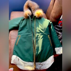INUIT PARKA VICTORIAS ARCTIC FASHION SIZE MEDIUM ALGONQUIN GREEN SEAL SKIN TRIM